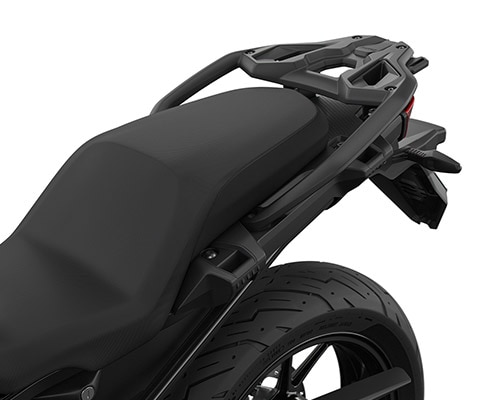 Redzam F 750 GS sēdekli.