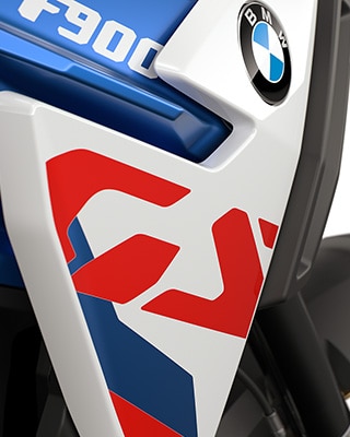 BMW Motorrad F 900 GS raksturīgais GS logotips uz F 900 GS