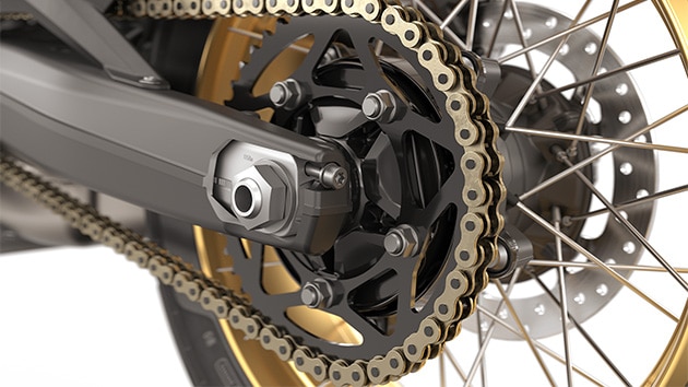BMW Motorrad F 900 GS ar M izturības ķēdi