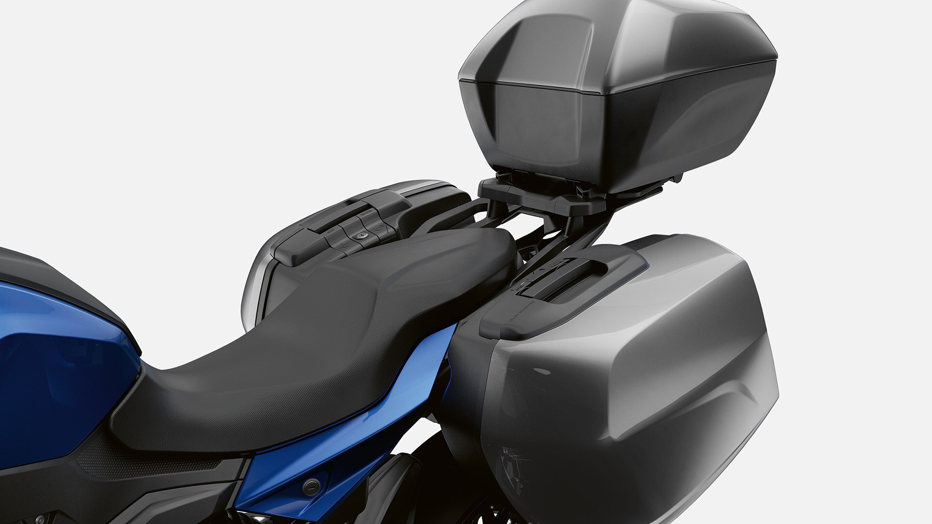 Redzam BMW F 900 XR bagāžas uzglabāšanas iespējas.