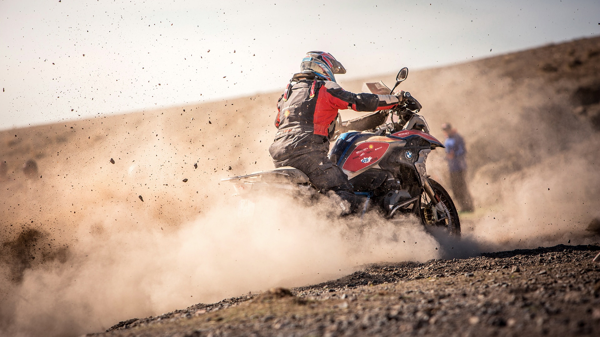 R 1250 GS Adventure nelīdzenā apvidū.