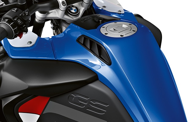 We see the 30-litre tank of the R 1250 GS Adventure.