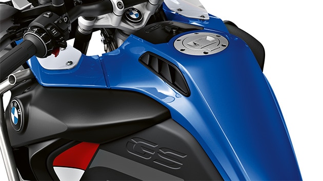 We see the 30-litre tank of the R 1250 GS Adventure.