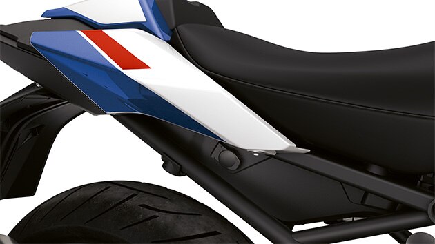 12 V uzlādes kontaktligzda R 1250 RS aizmugurē