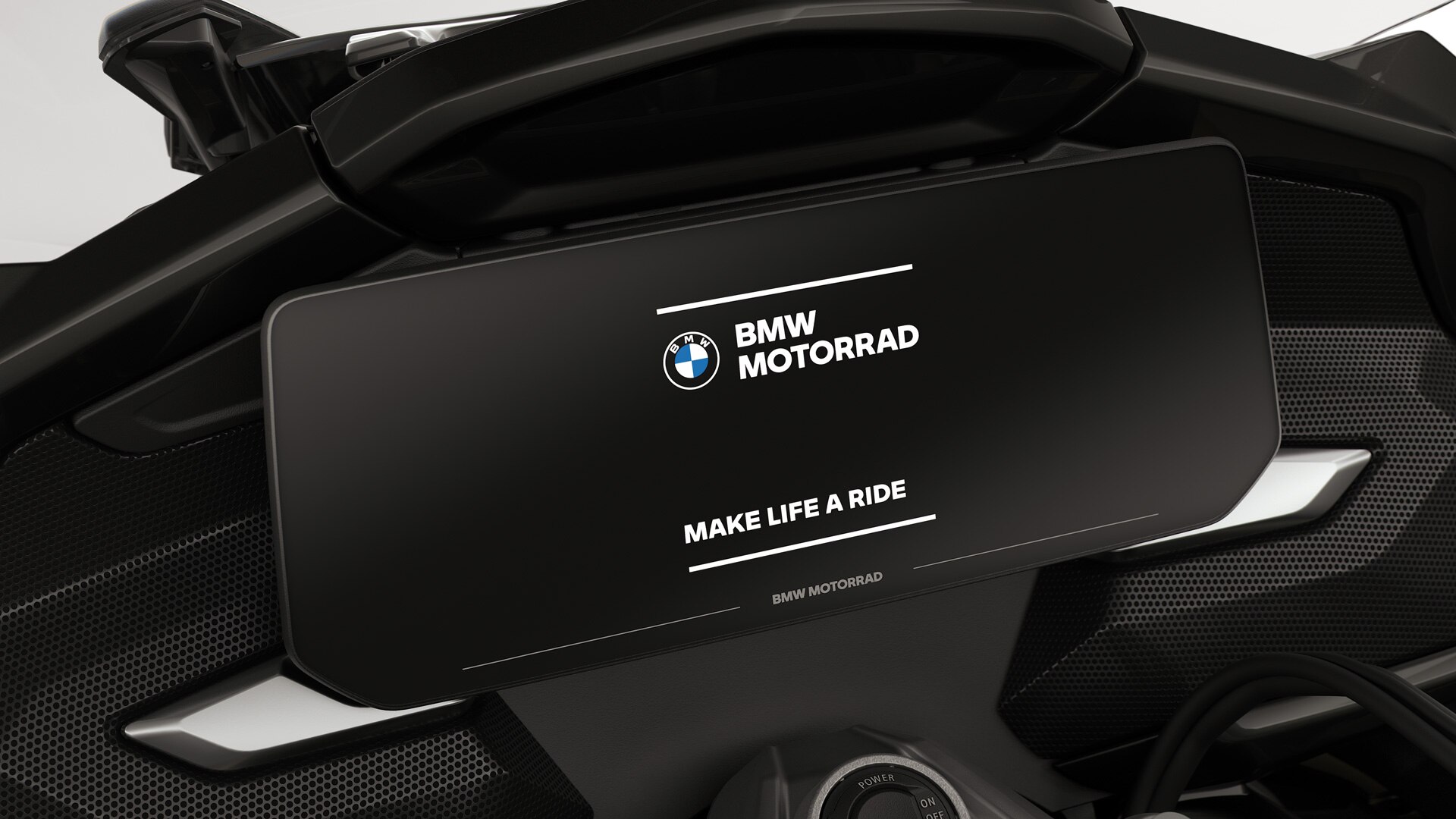 Fokusā krāsu displejs ar BMW Motorrad sākuma ekrānu.